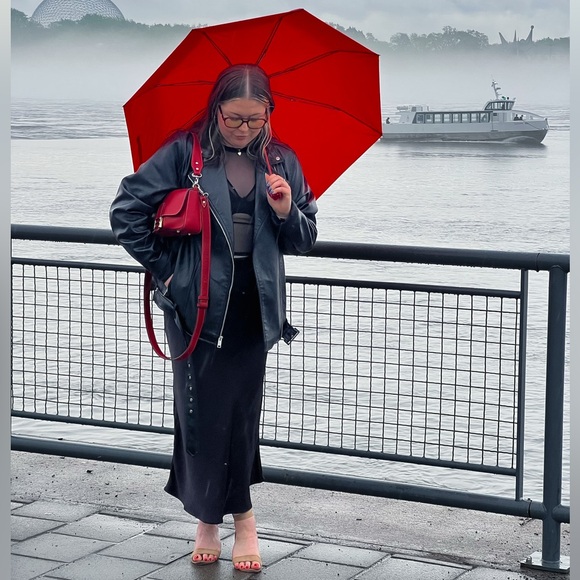 Meet your Posher, Sarah Rose - Picture 2 of 4